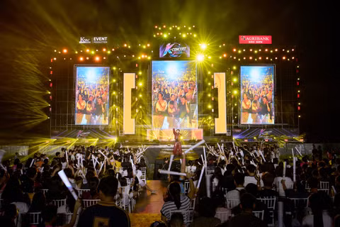 K-concert “Thanh âm giao mùa” diễn ra sôi động tại Sân vận động Sóc Sơn (Hà Nội). (Ảnh: Ban tổ chức)