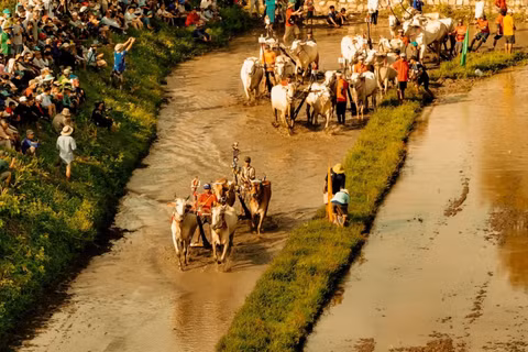 Chất liệu văn hóa bản địa mang đến không gian, màu sắc riêng cho bộ phim. (Ảnh: Đoàn phim cung cấp)