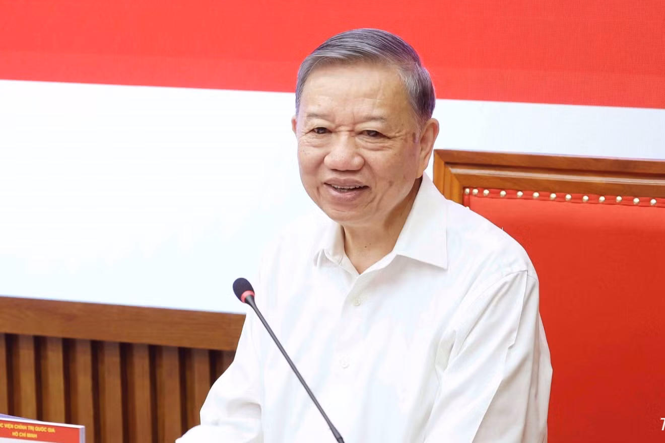 Tổng Bí thư, Chủ tịch nước Tô Lâm trao đổi và truyền đạt Chuyên đề. (Ảnh: TTXVN)