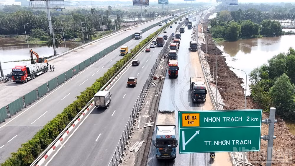 Dự án mở rộng cao tốc Thành phố Hồ Chí Minh-Long Thành đã thi công đạt khoảng 80% sản lượng. (Ảnh: THIÊN VƯƠNG)