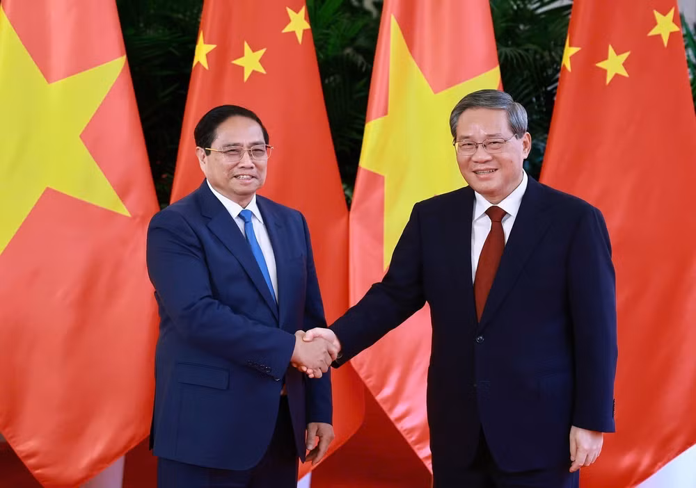 Thủ tướng Phạm Minh Chính với Thủ tướng Trung Quốc Lý Cường. 