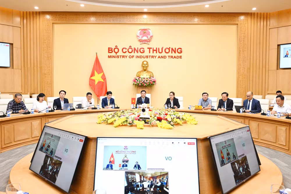 Bộ trưởng Công thương Nguyễn Hồng Diên đàm phán cùng lúc với Bộ trưởng Bộ Thương mại Hoa Kỳ Howard Lutnick và Trưởng Đại diện thương mại Hoa Kỳ Jamieson Greer theo hình thức trực tuyến.