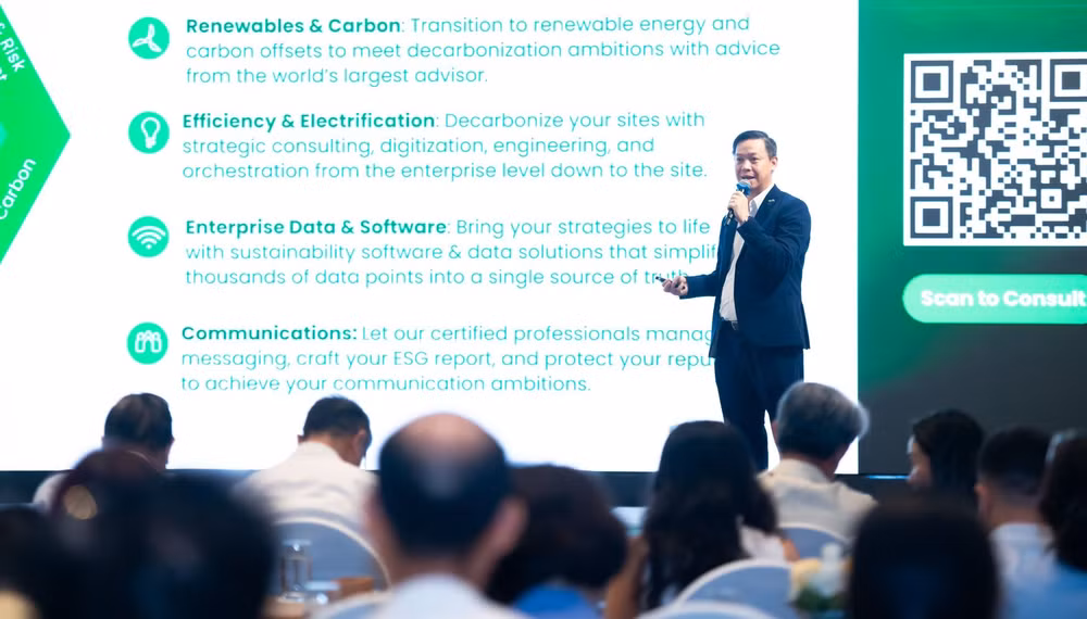Ông Thái Hoàng Quỳnh, Phó Tổng Giám đốc Khối Hệ thống Năng lượng, Schneider Electric Việt Nam và Campuchia chia sẻ tại hội thảo “Sử dụng năng lượng tiết kiệm và hiệu quả: Lực đẩy từ chính sách và công nghệ”.
