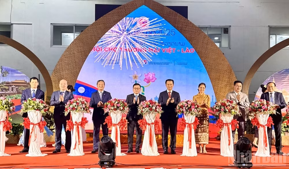 Sự kiện xúc tiến thương mại lớn nhất do Bộ Công thương Việt Nam và Bộ Công thương Lào đồng chủ trì, giao Cục Xúc tiến thương mại hai nước phối hợp các cơ quan liên quan tổ chức kể từ năm 2007.