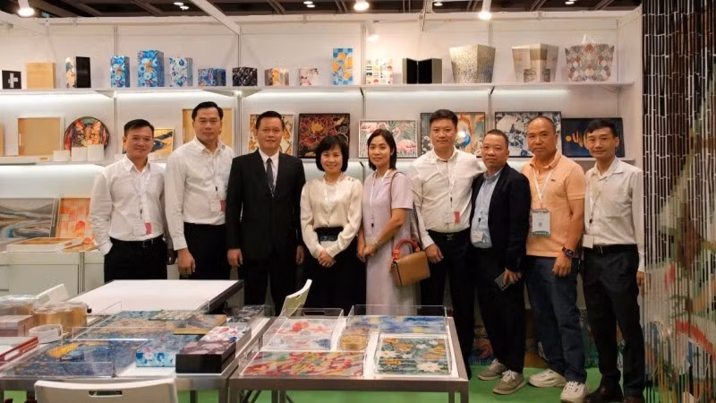 Đoàn tham gia hội chợ Mega Show Part I 2026 của thành phố Hà Nội cùng các doanh nghiệp quảng bá, giới thiệu sản phẩm. (Ảnh: NT)