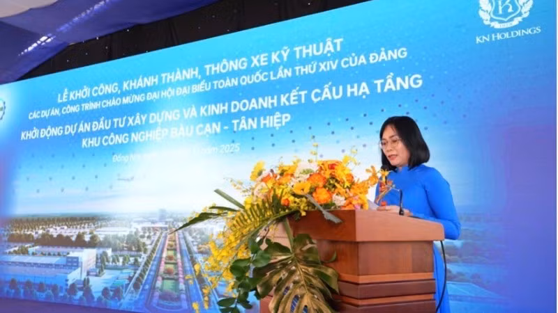 Bà Nguyễn Thị Hoàng - Phó Chủ tịch Ủy ban nhân dân tỉnh Đồng Nai phát biểu tại buổi lễ.