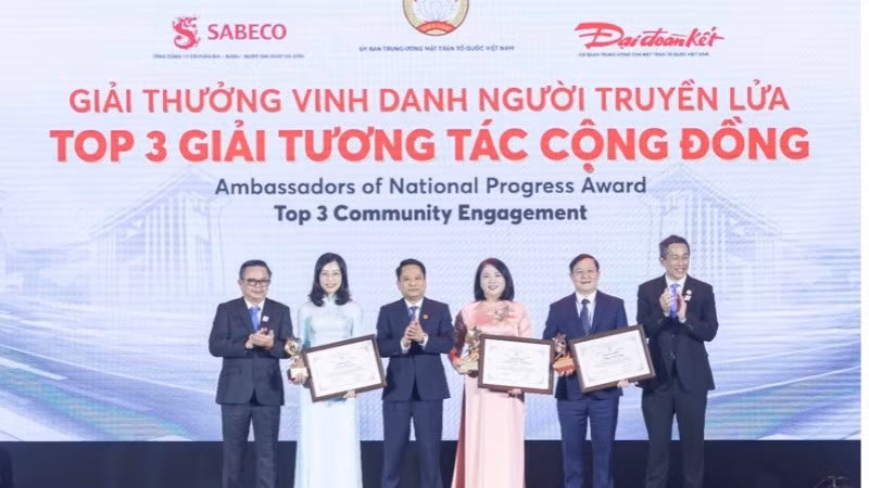 Lễ trao giải vinh danh người truyền lửa