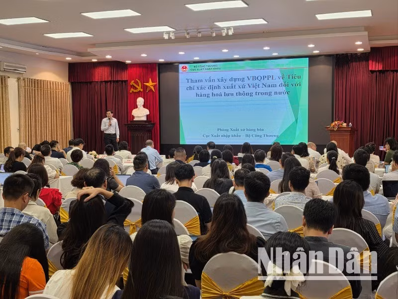 Hội thảo trao đổi nhằm xây dựng cơ chế chính sách quản lý đối với hàng hóa xuất xứ Việt Nam.