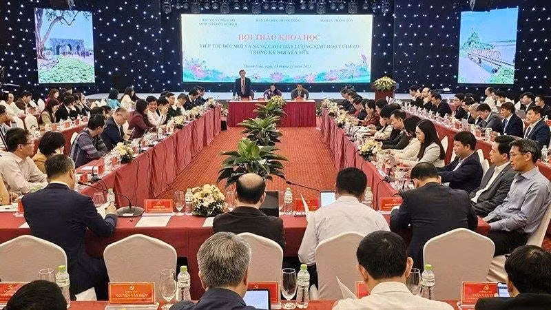 Hội thảo khoa học “Tiếp tục đổi mới, nâng cao chất lượng sinh hoạt chi bộ trong kỷ nguyên mới” diễn ra tại Thanh Hóa. (Ảnh MAI LUẬN)