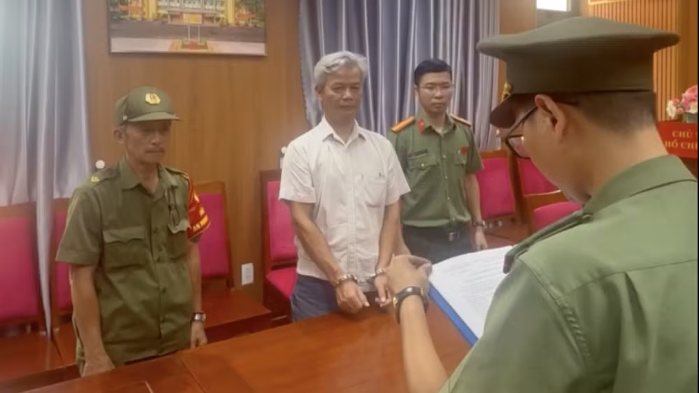 Giám đốc Trung tâm Anh ngữ Thiên Lập Nhân Trương Văn Thiên Tư bị bắt với cáo buộc lừa đảo, tổ chức dạy chương trình phổ thông trái phép (Ảnh: Công an cung cấp)