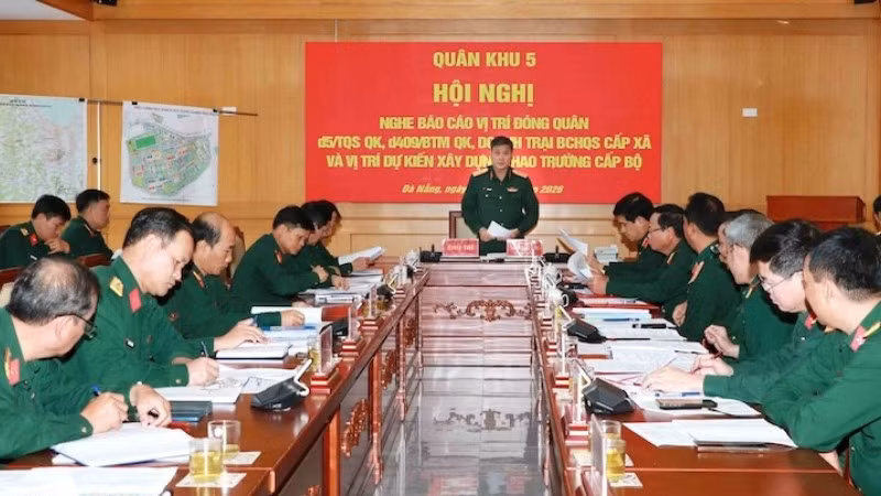 Trung tướng Lê Ngọc Hải, Tư lệnh Quân khu, chủ trì hội nghị.