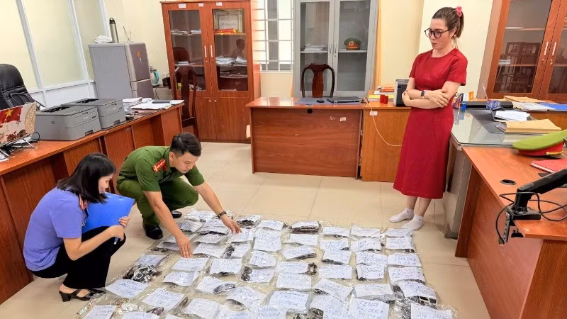 Vật chứng vụ án xâm phạm quyền sở hữu công nghiệp do Công an phường Long Thành phát hiện, thu giữ.