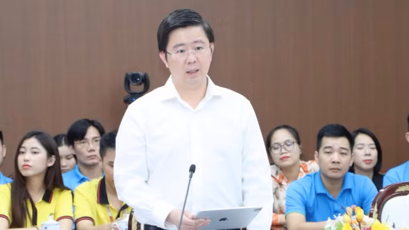 Đồng chí Bùi Hoàng Phương, Ủy viên dự khuyết Trung ương Đảng, Thứ trưởng Khoa học và Công nghệ phát biểu tại hội nghị.