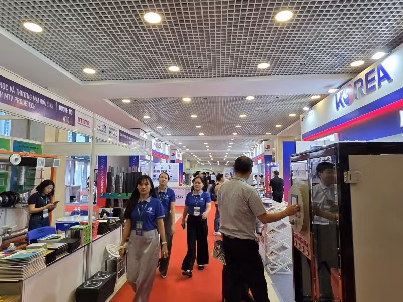 Triển lãm quốc tế về công nghiệp, RHVAC, phòng sạch và phụ trợ nhà máy công nghệ cao chính thức khai mạc. (Ảnh: KIM DUNG)