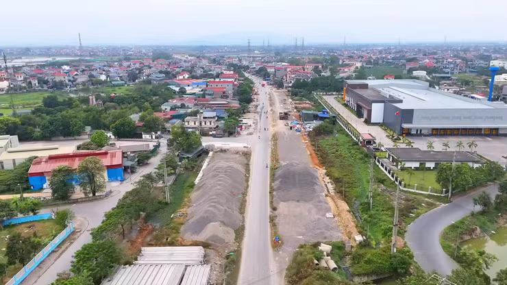 Hiện trạng Quốc lộ 6, đoạn qua xã Phú Nghĩa, Hà Nội. 