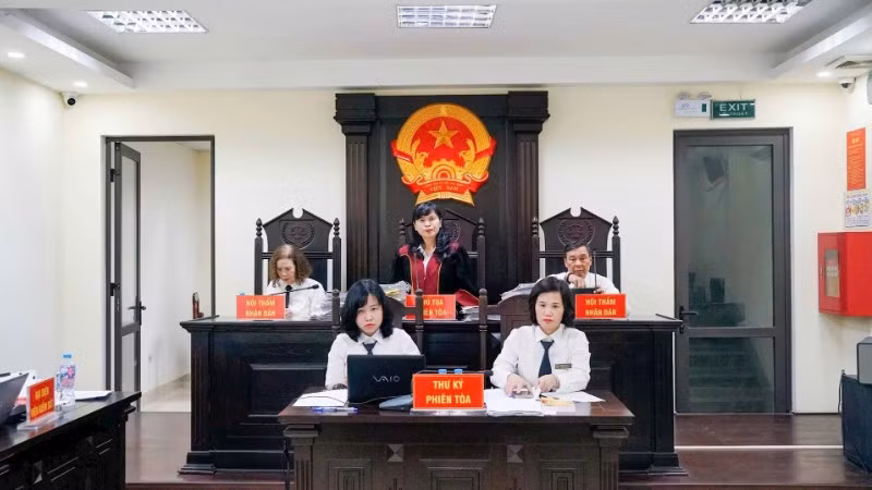 Hội đồng xét xử tại phiên tòa.