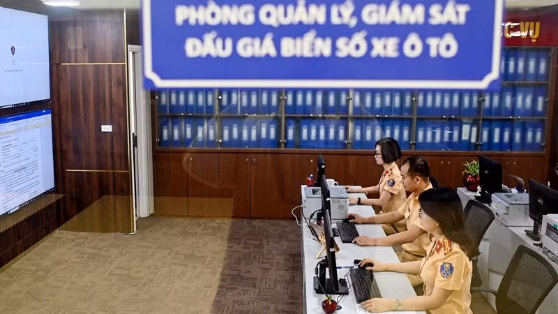 dau-gia-bien-so-xe-7475.jpg