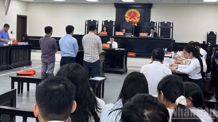 Quang cảnh phiên tòa. (Ảnh: H.N)