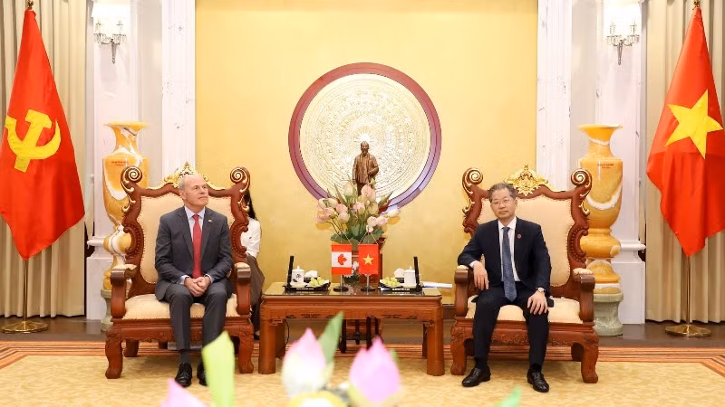Đại diện hai bên tại buổi tiếp.