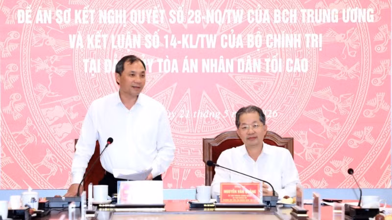 Phó Trưởng Ban Thường trực Ban Tổ chức Trung ương Hoàng Trung Dũng phát biểu tại buổi làm việc. 