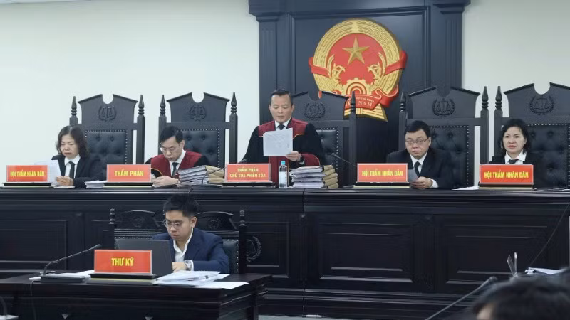 Hội đồng xét xử tại phiên tòa.