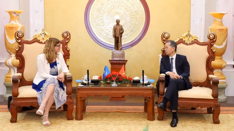 Chánh án Tòa án nhân dân tối cao tiếp Trưởng đại diện UNICEF.