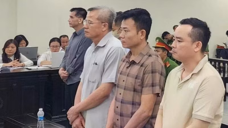 Các bị cáo tại phiên tòa.