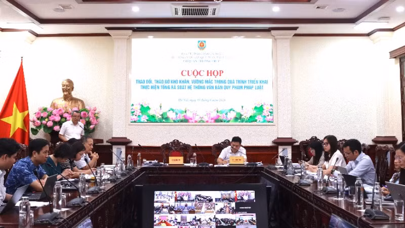 Quang cảnh cuộc họp ngày 5/6 với các địa phương để kịp thời tháo gỡ khó khăn, vướng mắc trong quá trình triển khai tổng rà soát.