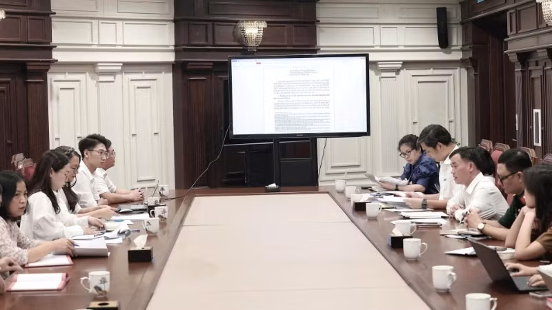 Cán bộ Tòa án nhân dân tối cao tham gia tổng rà soát văn bản quy phạm pháp luật.
