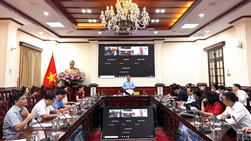 Quang cảnh buổi làm việc.