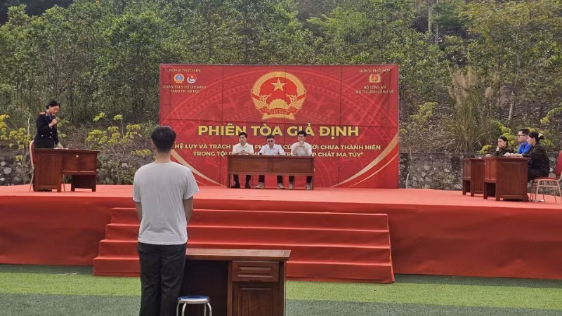 Quang cảnh phiên tòa giả định. (Ảnh: MẠNH HÙNG)