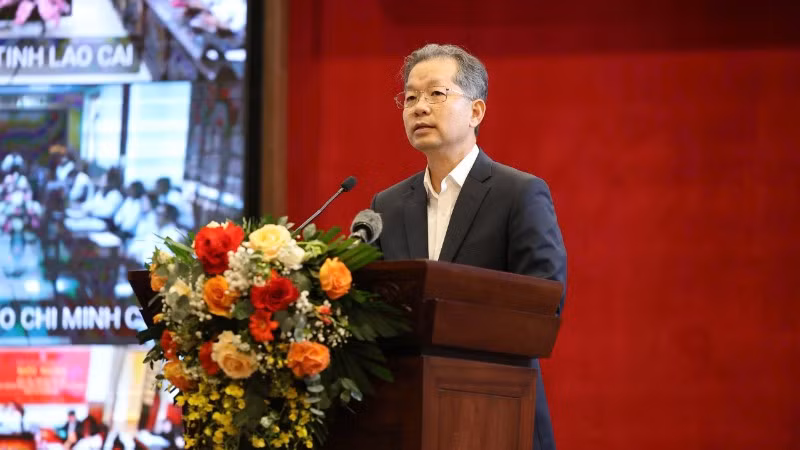 Bí thư Trung ương Đảng, Chánh án Tòa án nhân dân tối cao Nguyễn Văn Quảng phát biểu tại Hội nghị.