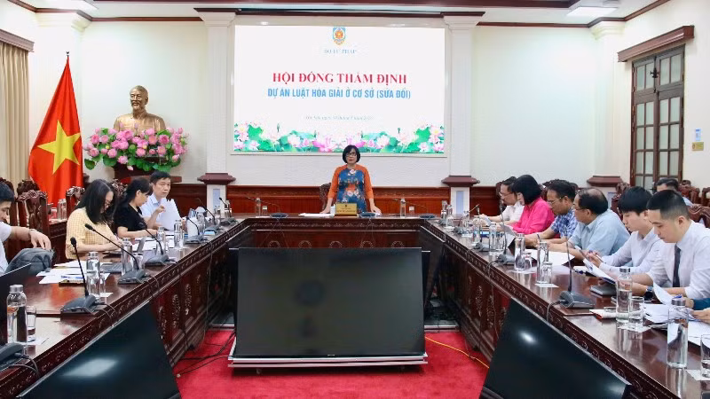 Quang cảnh cuộc họp thẩm định.