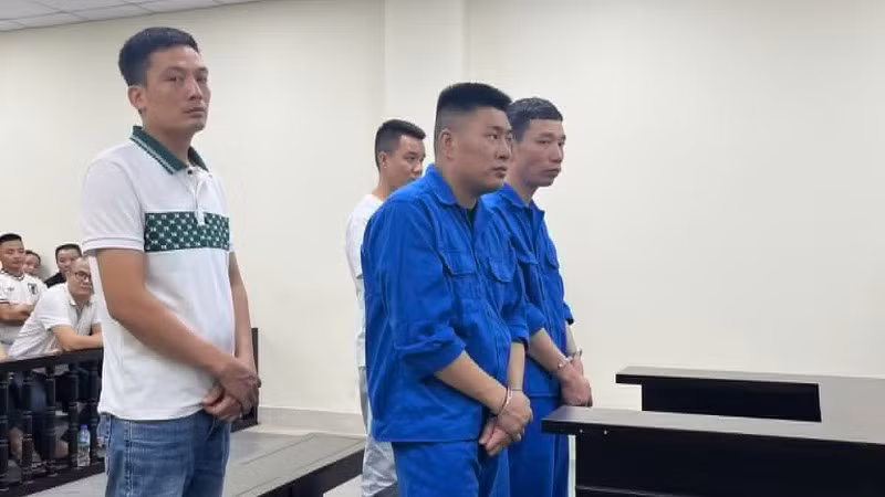 Các bị cáo tại phiên tòa. (Ảnh: MẠNH HÙNG)