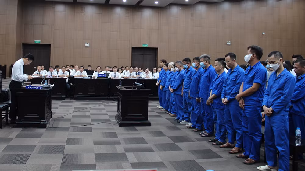Một góc phiên tòa sơ thẩm. (Ảnh: MẠNH HÙNG)