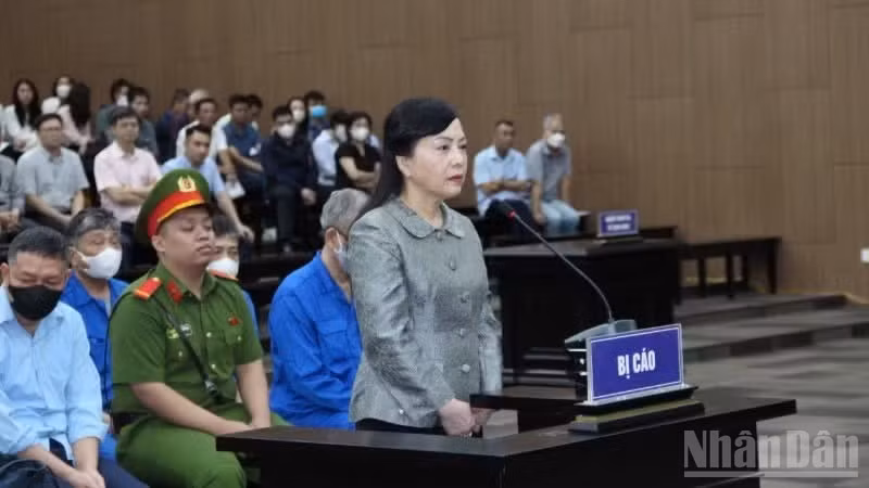 Bị cáo Nguyễn Thị Kim Tiến tại tòa.