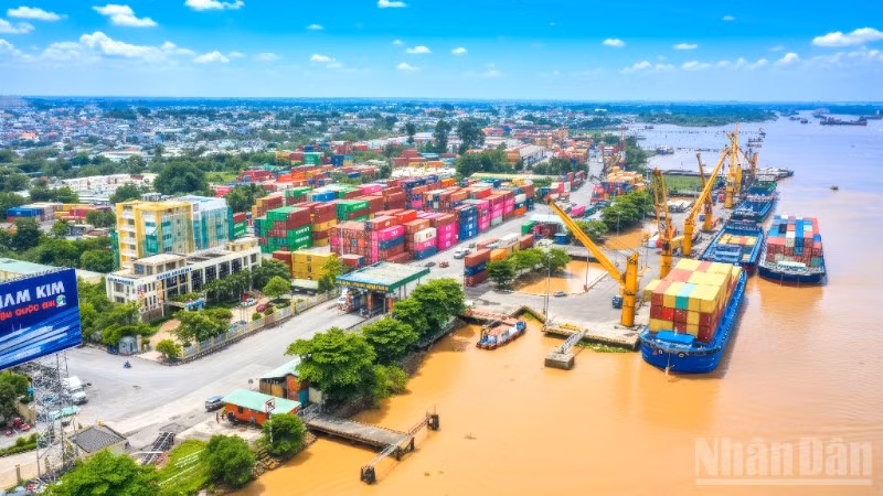 Một góc cảng Đồng Nai.