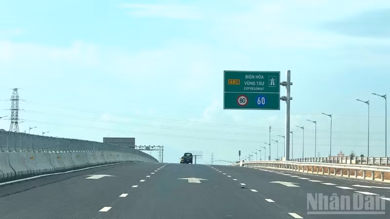 Từ 17 giờ chiều 18/5 cao tốc Biên Hòa-Vũng Tàu sẽ được thông xe toàn tuyến.