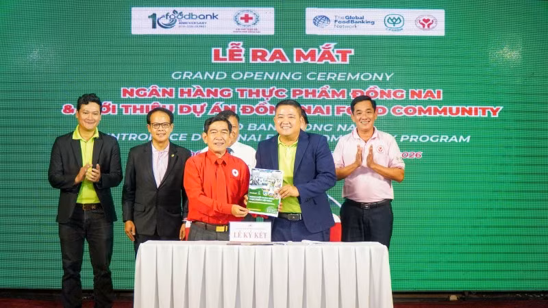 Đại diện Hội Chữ thập đỏ thành phố Đồng Nai và Food bank ký kết bản ghi nhớ hợp tác triển khai dự án “Hỗ trợ, tiếp nhận và trao tặng thực phẩm cho người yếu thế tại Đồng Nai”.