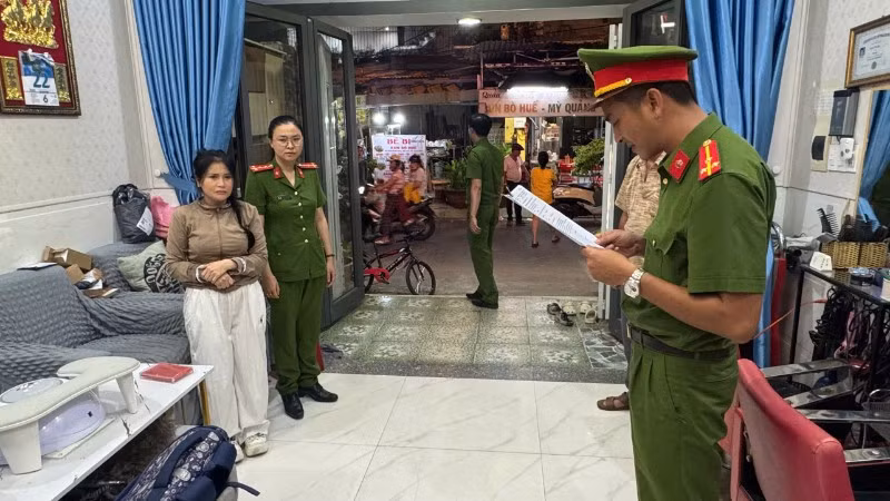 Công an Đà Nẵng bắt khẩn cấp đối tượng Nguyễn Thị Kim Sau. (Ảnh: Công an cung cấp)