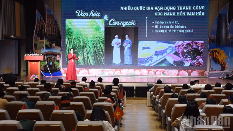 Các thí sinh mang đến cho Hội thi nhiều phần trình bày ấn tượng, có liên hệ thực tiễn nhằm làm rõ hơn các chủ trương, đường lối của Đảng. (Ảnh: ANH ĐÀO)