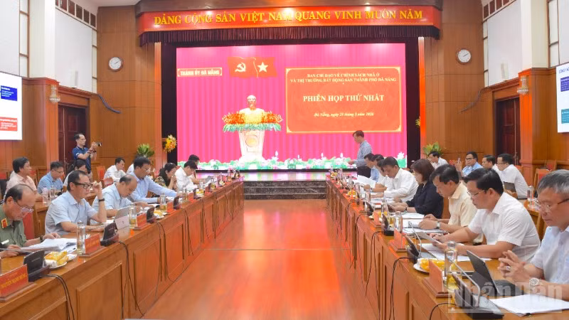 Toàn cảnh phiên họp.