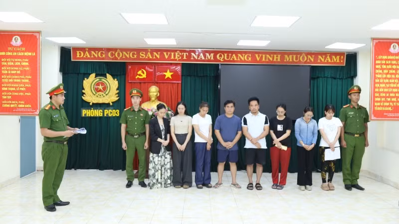 Cơ quan Cảnh sát điều tra Công an tỉnh Đồng Nai thi hành lệnh bắt tạm giam các bị can.