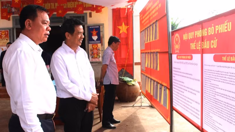Phó Bí thư Tỉnh ủy, Phó Chủ tịch Thường trực Ủy ban Bầu cử tỉnh Võ Tấn Đức đề nghị các địa phương chuẩn bị tốt nhất cho cuộc bầu cử.