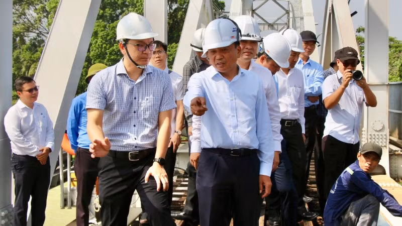 Lãnh đạo Bộ Xây dựng và Ủy ban nhân dân tỉnh Đồng Nai kiểm tra hiện trường, chỉ đạo khắc phục sự cố.