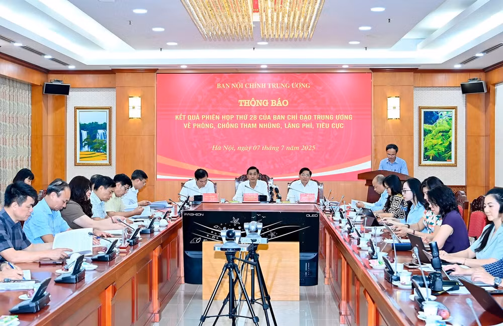 Ban Nội chính Trung ương cung cấp thông tin một số vụ án, vụ việc thuộc diện Ban Chỉ đạo Trung ương về phòng, chống tham nhũng, lãng phí, tiêu cực theo dõi, chỉ đạo. (Ảnh ĐĂNG KHOA)