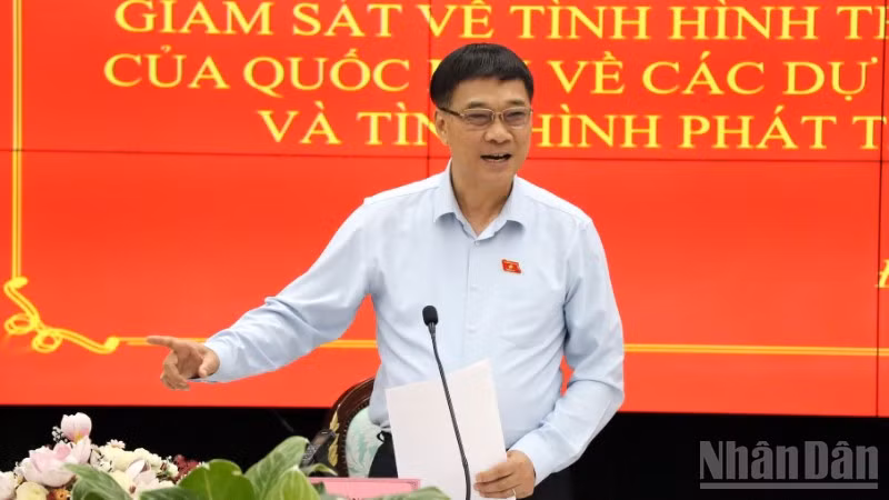 Phó Chủ tịch Quốc hội Vũ Hồng Thanh yêu cầu tỉnh Đồng Nai và các đơn vị liên quan sớm hoàn thiện các đường giao thông kết nối sân bay Long Thành. 