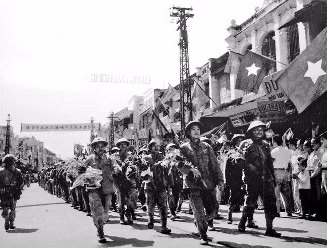 Bộ đội tiến vào giải phóng Hà Nội ngày 10/10/1954. Nguồn: TTXVN