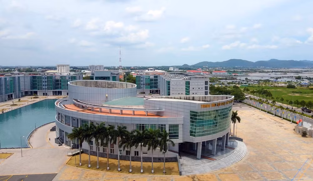 Một góc trụ sở Trung tâm Hành chính-Chính trị tỉnh Bà Rịa-Vũng Tàu (cũ). (Ảnh: LÊ ĐÌNH THÌN)