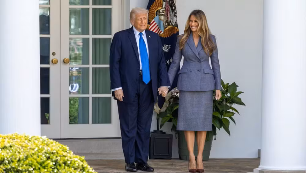 Tổng thống Mỹ Donald Trump (trái) và Đệ nhất Phu nhân Mỹ Melania Trump tại Nhà trắng. (Ảnh: THX/TTXVN)